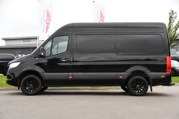 Mercedes-Benz Sprinter 314 2.2 CDI L2H2 RWD Black Edition Camera, Carplay, Sensoren, 143pk, Automaat, Trekhaak, 7'' Mbux, Uniek!