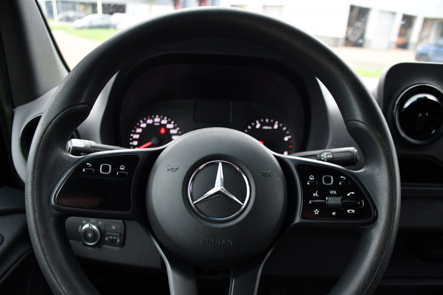 Mercedes-Benz Sprinter 314 2.2 CDI L2H2 RWD Black Edition Camera, Carplay, Sensoren, 143pk, Automaat, Trekhaak, 7'' Mbux, Uniek!