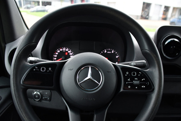 Mercedes-Benz Sprinter 314 2.2 CDI L2H2 RWD Black Edition Camera, Carplay, Sensoren, 143pk, Automaat, Trekhaak, 7'' Mbux, Uniek!