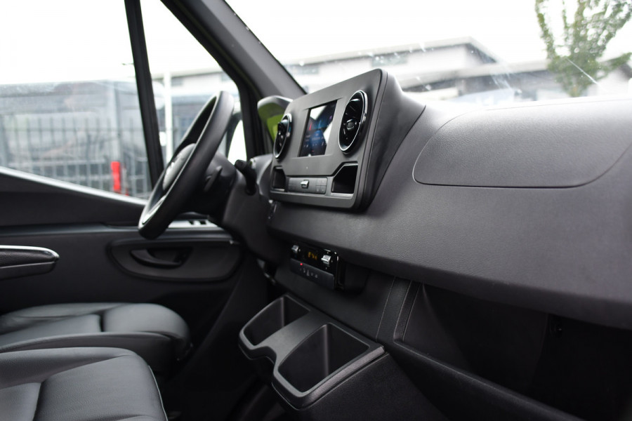 Mercedes-Benz Sprinter 314 2.2 CDI L2H2 RWD Black Edition Camera, Carplay, Sensoren, 143pk, Automaat, Trekhaak, 7'' Mbux, Uniek!