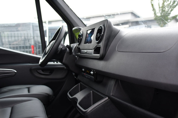 Mercedes-Benz Sprinter 314 2.2 CDI L2H2 RWD Black Edition Camera, Carplay, Sensoren, 143pk, Automaat, Trekhaak, 7'' Mbux, Uniek!