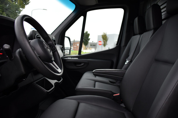 Mercedes-Benz Sprinter 314 2.2 CDI L2H2 RWD Black Edition Camera, Carplay, Sensoren, 143pk, Automaat, Trekhaak, 7'' Mbux, Uniek!