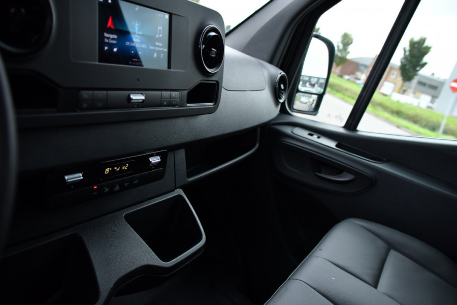 Mercedes-Benz Sprinter 314 2.2 CDI L2H2 RWD Black Edition Camera, Carplay, Sensoren, 143pk, Automaat, Trekhaak, 7'' Mbux, Uniek!