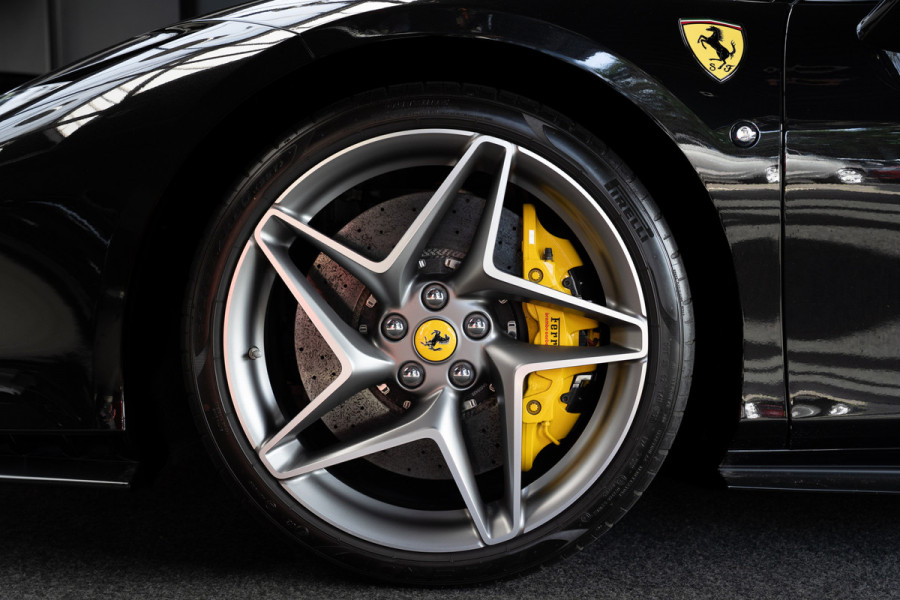 Ferrari F8 Tributo 3.9 V8 HELE