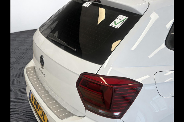 Volkswagen Polo 1.0 TSI COMFORTLINE NAVIGATIE GARANTIE 2031* PDC VOOR EN ACHTER . DRAADLOOS TELEFOONOPLADER .