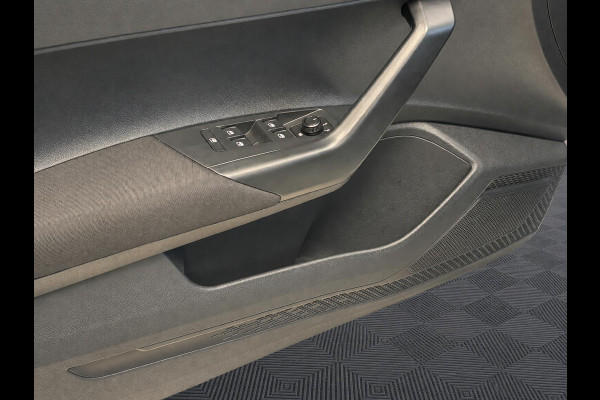 Volkswagen Polo 1.0 TSI COMFORTLINE NAVIGATIE GARANTIE 2031* PDC VOOR EN ACHTER . DRAADLOOS TELEFOONOPLADER .