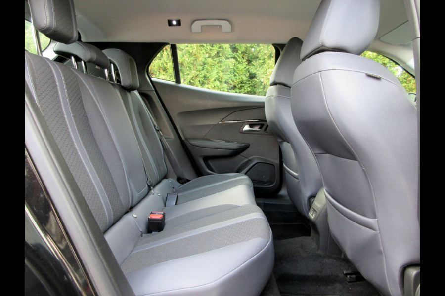 Peugeot 2008 1.2 PureTech Allure Automaat * Navi * Trekhaak *