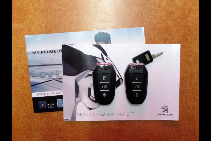 Peugeot 2008 1.2 PureTech Allure Automaat * Navi * Trekhaak *