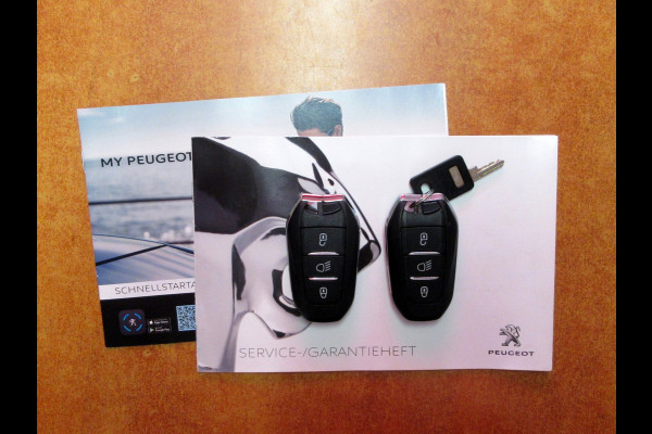 Peugeot 2008 1.2 PureTech Allure Automaat * Navi * Trekhaak *