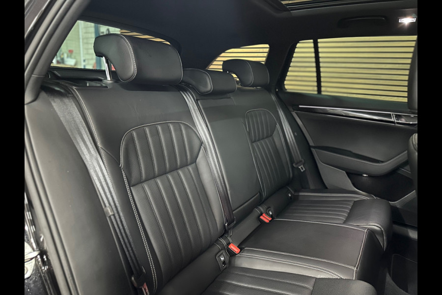 Škoda Superb Combi 1.4 TSI iV Laurin & Klement | Panoramadak | Carplay | Verwarmbare/Ventilatie stoelen | 360° Camera | Leder| ACC