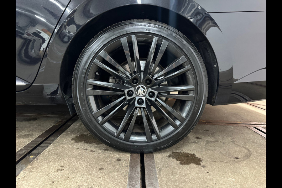 Škoda Superb Combi 1.4 TSI iV Laurin & Klement | Panoramadak | Carplay | Verwarmbare/Ventilatie stoelen | 360° Camera | Leder| ACC