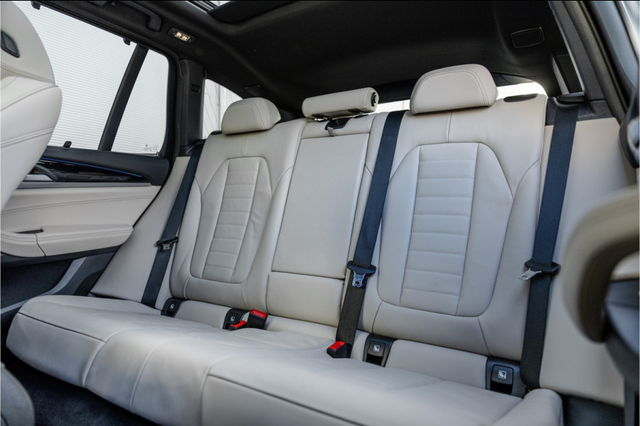 BMW X3 xDrive30e High Executive M-Sport Panorama / Electrische stoel / Trekhaak / Camera /