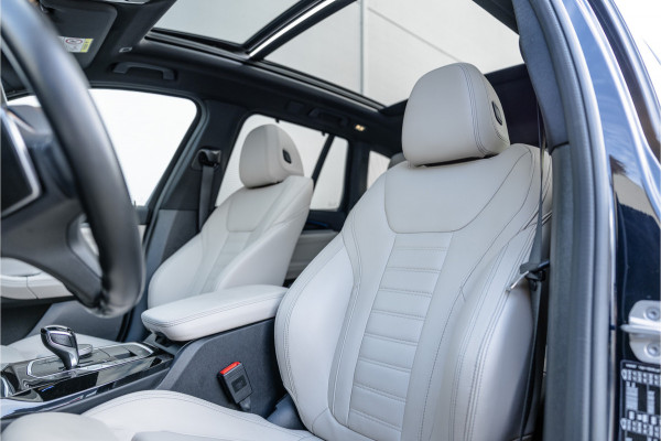 BMW X3 xDrive30e High Executive M-Sport Panorama / Electrische stoel / Trekhaak / Camera /