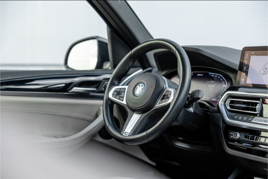 BMW X3 xDrive30e High Executive M-Sport Panorama / Electrische stoel / Trekhaak / Camera /
