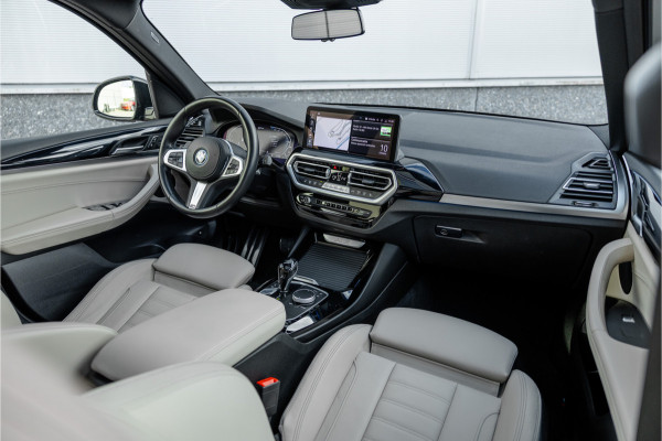BMW X3 xDrive30e High Executive M-Sport Panorama / Electrische stoel / Trekhaak / Camera /