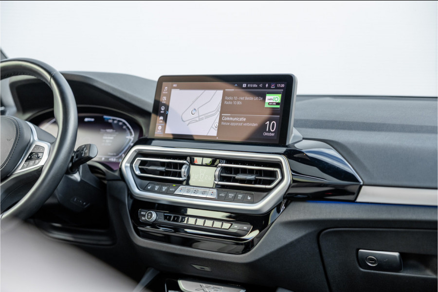 BMW X3 xDrive30e High Executive M-Sport Panorama / Electrische stoel / Trekhaak / Camera /