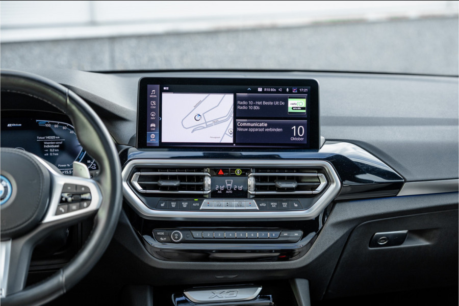 BMW X3 xDrive30e High Executive M-Sport Panorama / Electrische stoel / Trekhaak / Camera /
