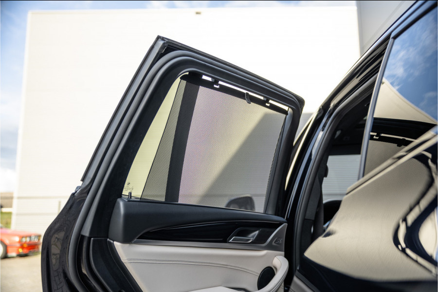 BMW X3 xDrive30e High Executive M-Sport Panorama / Electrische stoel / Trekhaak / Camera /