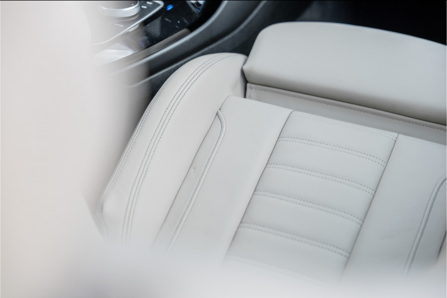 BMW X3 xDrive30e High Executive M-Sport Panorama / Electrische stoel / Trekhaak / Camera /