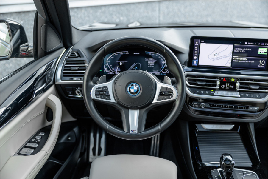 BMW X3 xDrive30e High Executive M-Sport Panorama / Electrische stoel / Trekhaak / Camera /