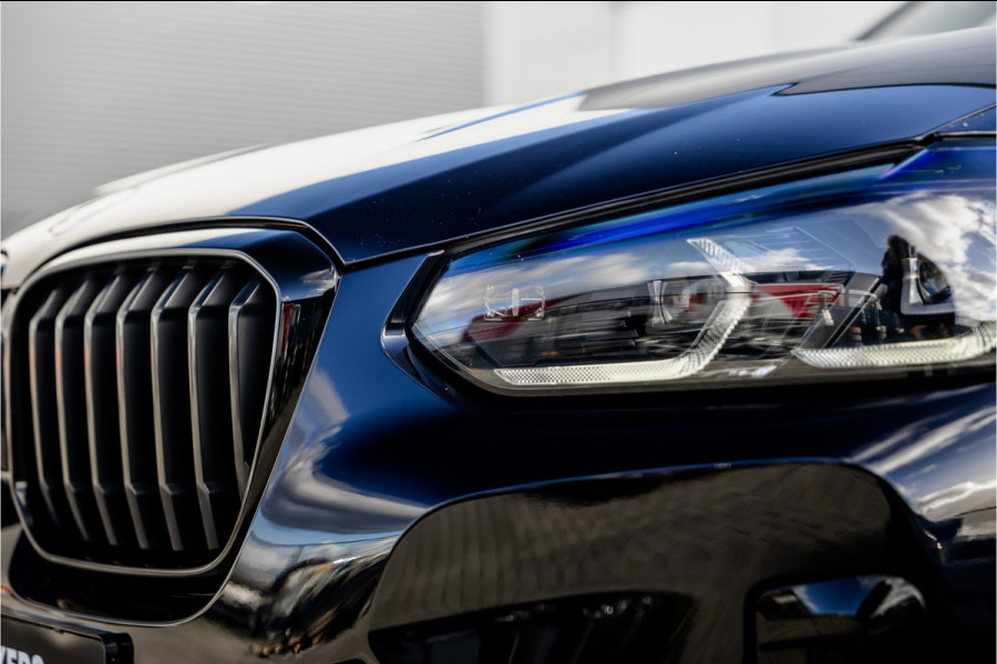BMW X3 xDrive30e High Executive M-Sport Panorama / Electrische stoel / Trekhaak / Camera /