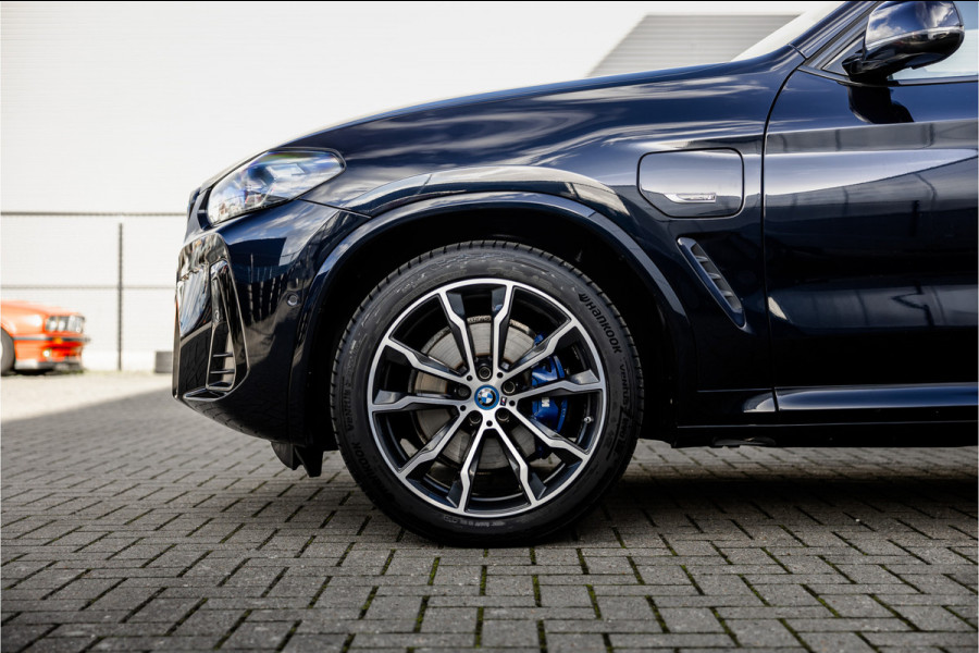 BMW X3 xDrive30e High Executive M-Sport Panorama / Electrische stoel / Trekhaak / Camera /