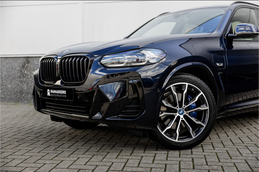 BMW X3 xDrive30e High Executive M-Sport Panorama / Electrische stoel / Trekhaak / Camera /