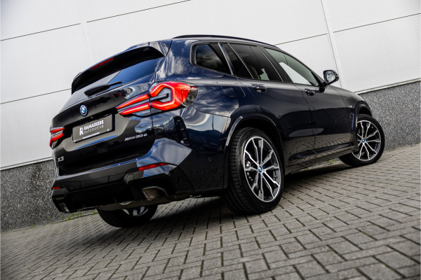 BMW X3 xDrive30e High Executive M-Sport Panorama / Electrische stoel / Trekhaak / Camera /