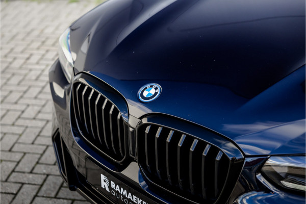 BMW X3 xDrive30e High Executive M-Sport Panorama / Electrische stoel / Trekhaak / Camera /