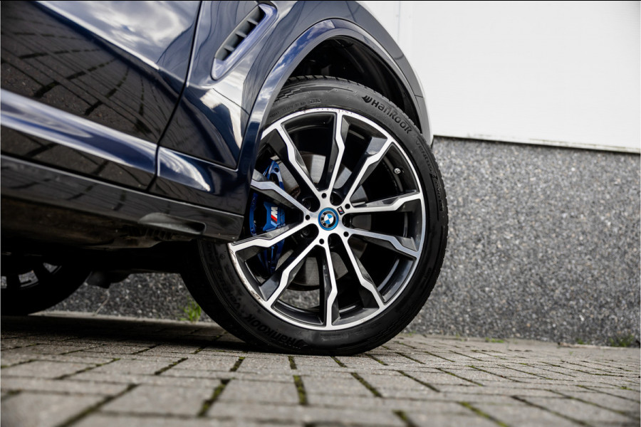 BMW X3 xDrive30e High Executive M-Sport Panorama / Electrische stoel / Trekhaak / Camera /