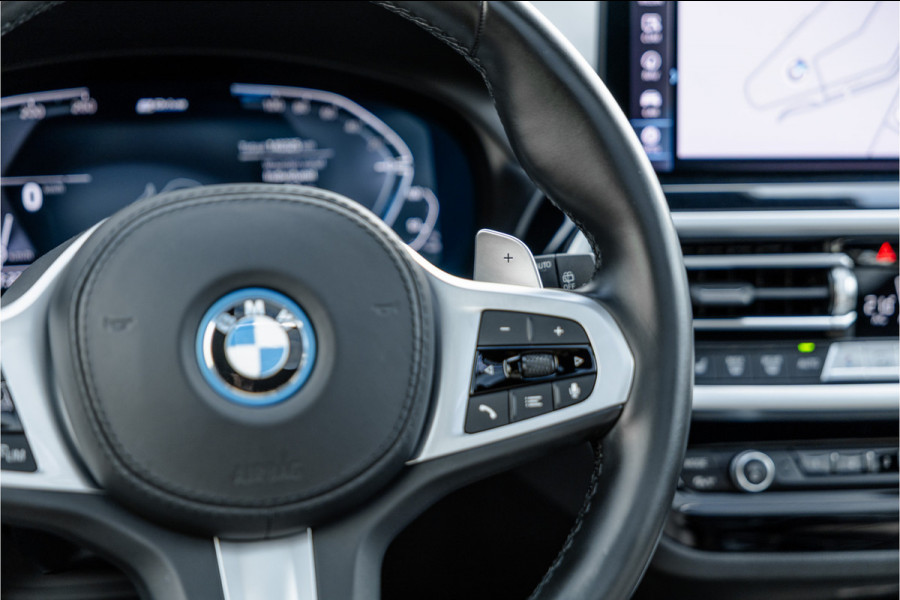 BMW X3 xDrive30e High Executive M-Sport Panorama / Electrische stoel / Trekhaak / Camera /