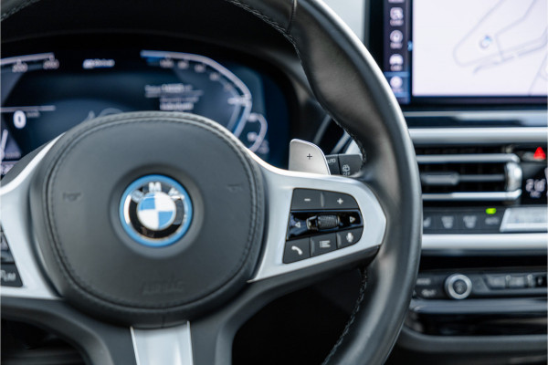 BMW X3 xDrive30e High Executive M-Sport Panorama / Electrische stoel / Trekhaak / Camera /