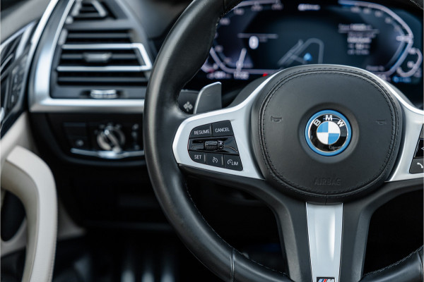 BMW X3 xDrive30e High Executive M-Sport Panorama / Electrische stoel / Trekhaak / Camera /