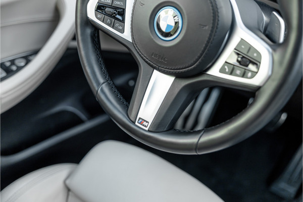 BMW X3 xDrive30e High Executive M-Sport Panorama / Electrische stoel / Trekhaak / Camera /