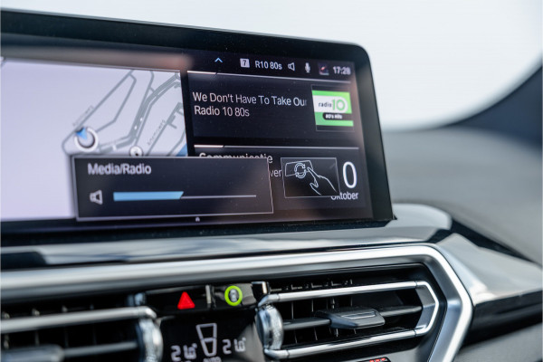 BMW X3 xDrive30e High Executive M-Sport Panorama / Electrische stoel / Trekhaak / Camera /
