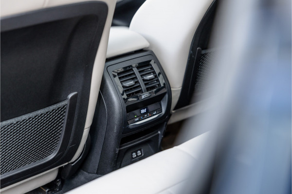 BMW X3 xDrive30e High Executive M-Sport Panorama / Electrische stoel / Trekhaak / Camera /