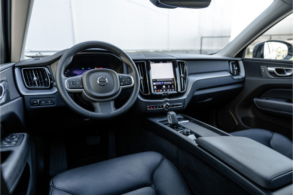 Volvo XC60 2.0 Recharge T6 AWD Panorama dak / Camera / Leder / Carplay / Android