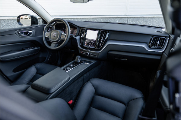 Volvo XC60 2.0 Recharge T6 AWD Panorama dak / Camera / Leder / Carplay / Android