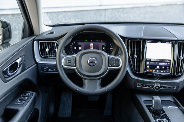 Volvo XC60 2.0 Recharge T6 AWD Panorama dak / Camera / Leder / Carplay / Android