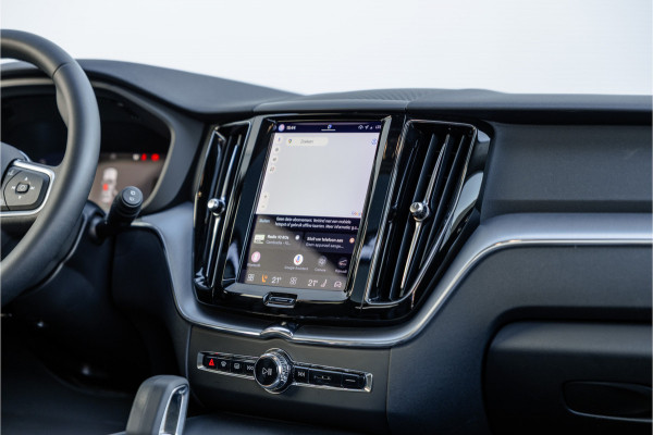 Volvo XC60 2.0 Recharge T6 AWD Panorama dak / Camera / Leder / Carplay / Android