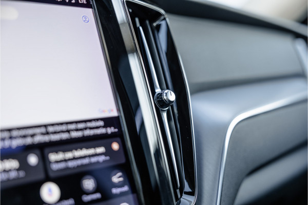Volvo XC60 2.0 Recharge T6 AWD Panorama dak / Camera / Leder / Carplay / Android