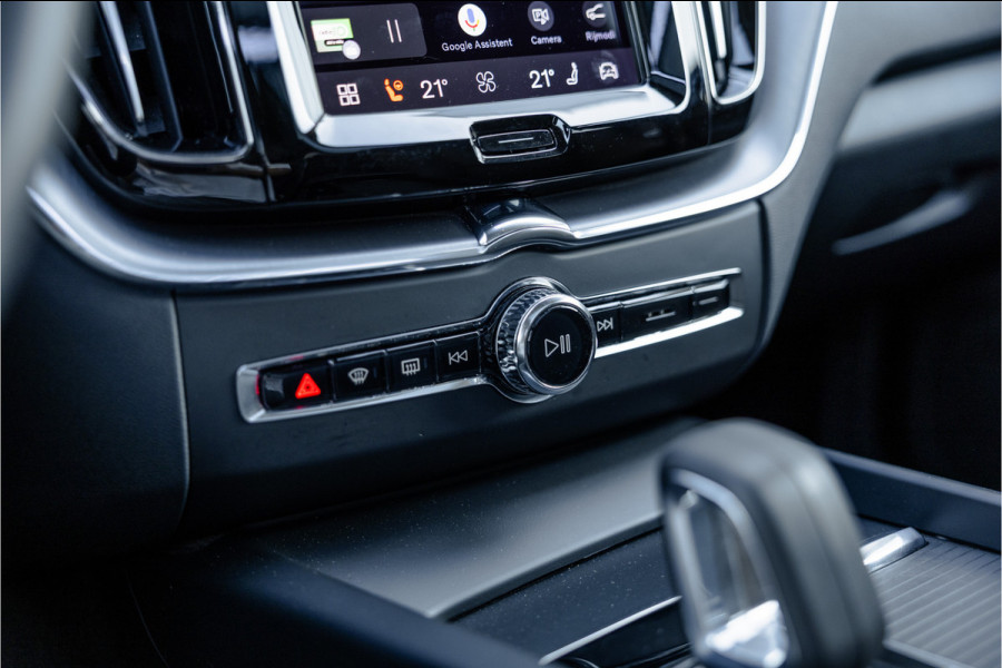 Volvo XC60 2.0 Recharge T6 AWD Panorama dak / Camera / Leder / Carplay / Android