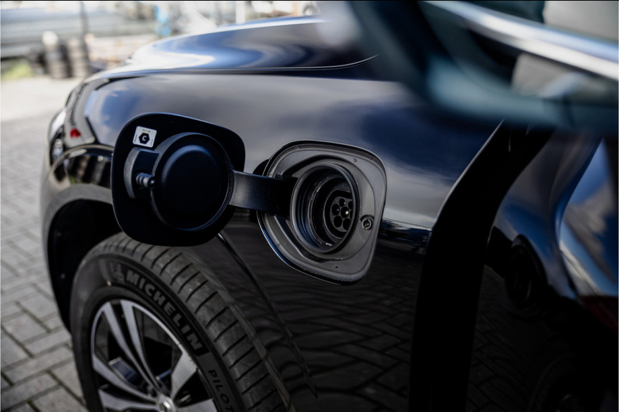 Volvo XC60 2.0 Recharge T6 AWD Panorama dak / Camera / Leder / Carplay / Android