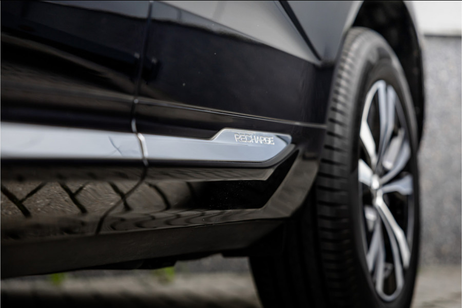 Volvo XC60 2.0 Recharge T6 AWD Panorama dak / Camera / Leder / Carplay / Android