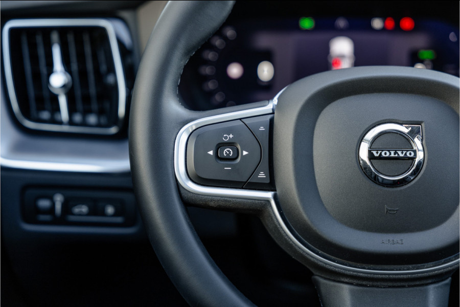 Volvo XC60 2.0 Recharge T6 AWD Panorama dak / Camera / Leder / Carplay / Android