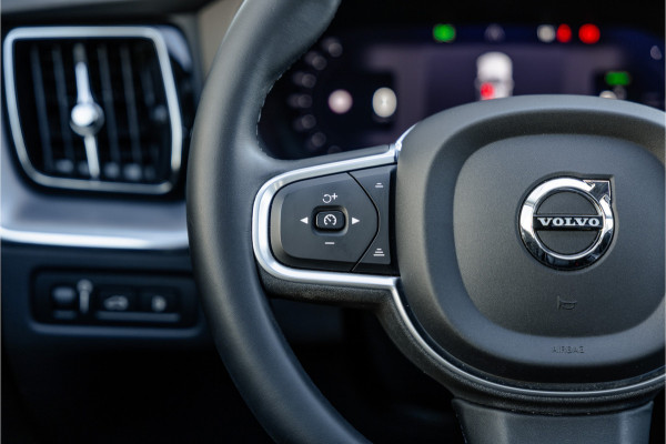 Volvo XC60 2.0 Recharge T6 AWD Panorama dak / Camera / Leder / Carplay / Android