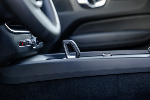 Volvo XC60 2.0 Recharge T6 AWD Panorama dak / Camera / Leder / Carplay / Android