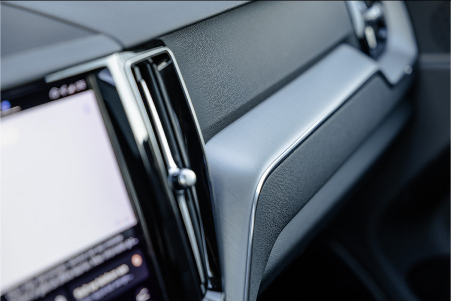 Volvo XC60 2.0 Recharge T6 AWD Panorama dak / Camera / Leder / Carplay / Android