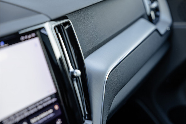 Volvo XC60 2.0 Recharge T6 AWD Panorama dak / Camera / Leder / Carplay / Android