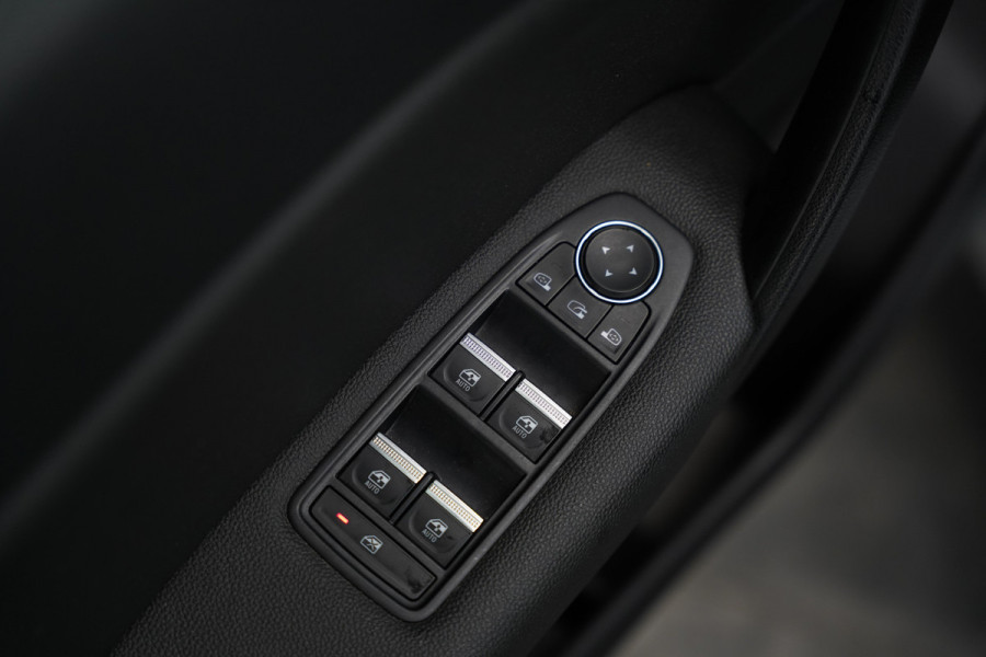 Renault Captur 1.6 E-Tech Plug-in Hybrid 160 Intens Full-led Stoel/stuur-verwarming Trekhaak 24 Maanden garantie* (Vraag naar de voorwaarden)